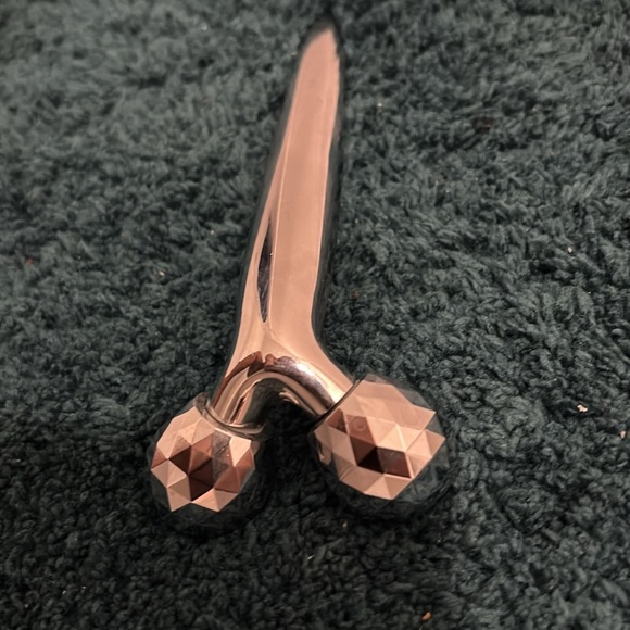 Silver 3D style Facial Roller - Picture 9 of 14